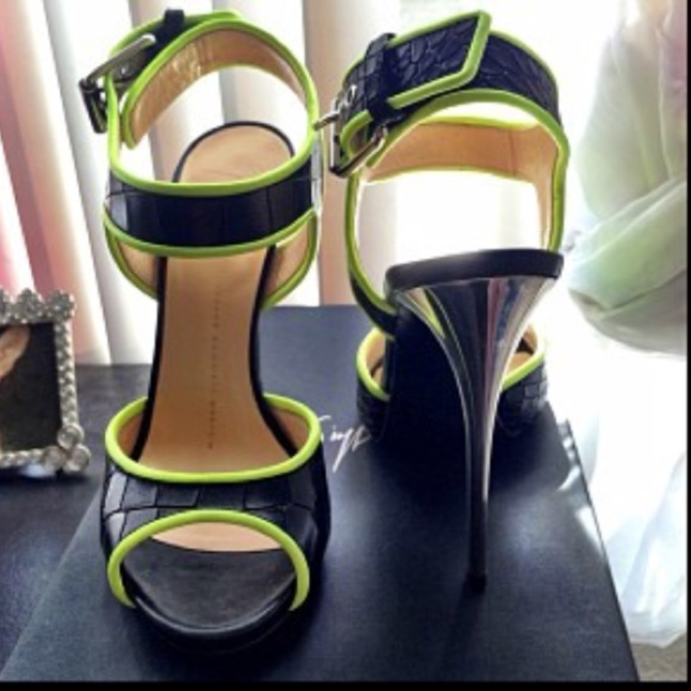 Giuseppe zanotti heels (Authentic) 💚